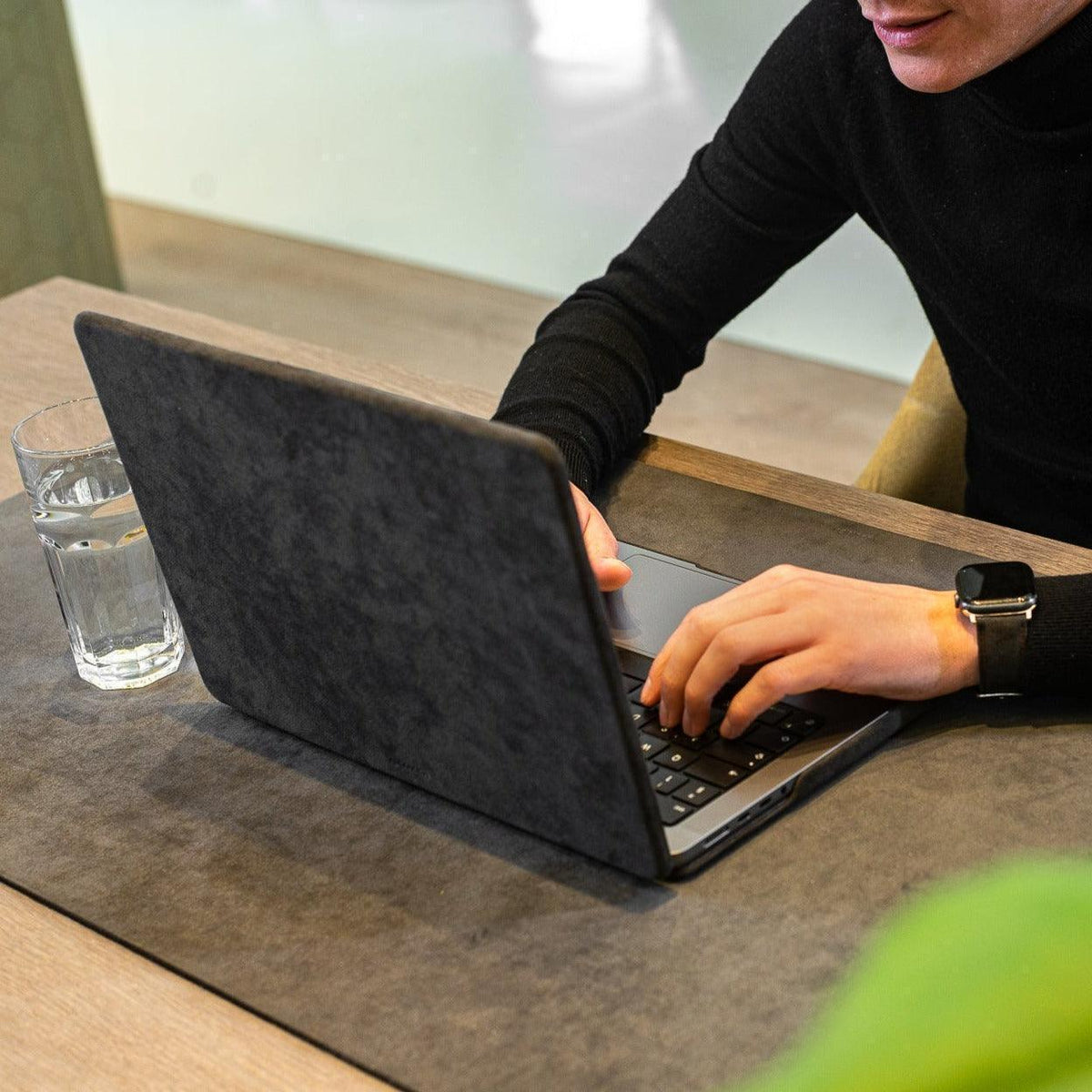 Alcantara MacBook Air Cover - For 15 inch (2023 M2 - 2025 M4) - Space Grey