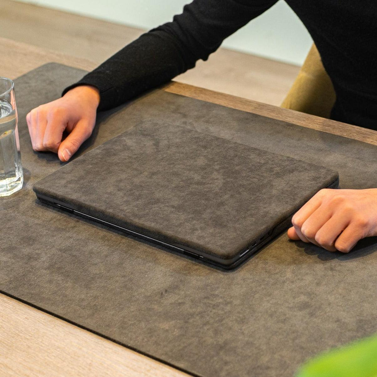 Alcantara MacBook Air Cover - For 13.6 inch (2022 M2 - 2025 M4) - Space Grey