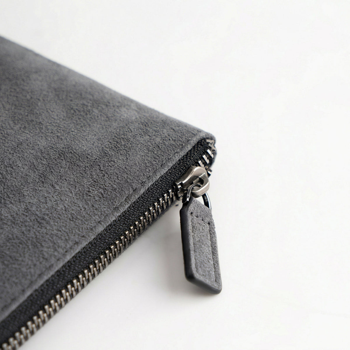 Alcantara Pouch - Nardo Gray